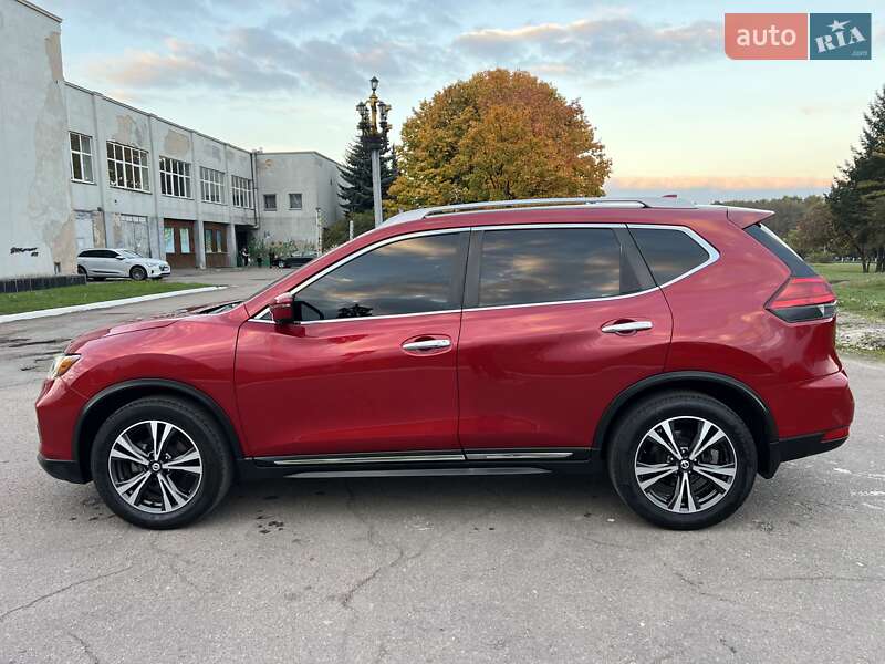 Внедорожник / Кроссовер Nissan Rogue 2017 в Ровно
