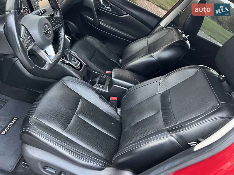 Внедорожник / Кроссовер Nissan Rogue 2017 в Ровно