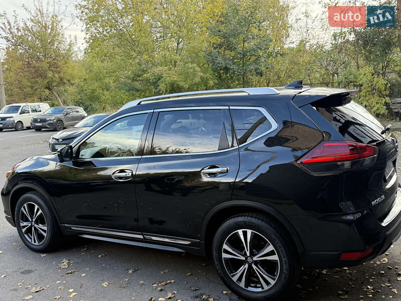 Внедорожник / Кроссовер Nissan Rogue 2018 в Луцке