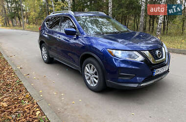 Внедорожник / Кроссовер Nissan Rogue 2017 в 