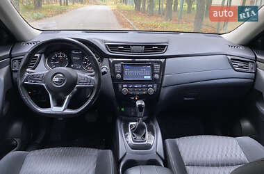 Внедорожник / Кроссовер Nissan Rogue 2017 в 