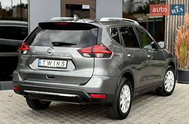 Внедорожник / Кроссовер Nissan Rogue 2017 в 