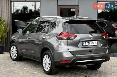 Внедорожник / Кроссовер Nissan Rogue 2017 в 