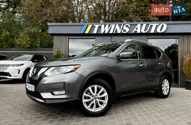 Внедорожник / Кроссовер Nissan Rogue 2017 в 