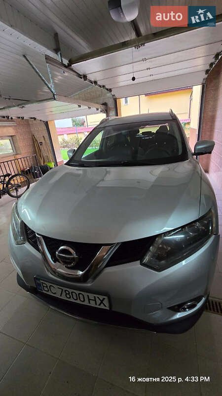 Позашляховик / Кросовер Nissan Rogue 2015 в Винниках