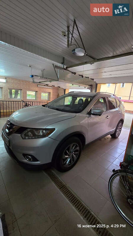 Позашляховик / Кросовер Nissan Rogue 2015 в Винниках