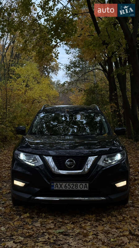 Внедорожник / Кроссовер Nissan Rogue 2018 в 