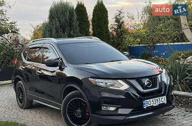 Внедорожник / Кроссовер Nissan Rogue 2017 в Мельнице-Подольской