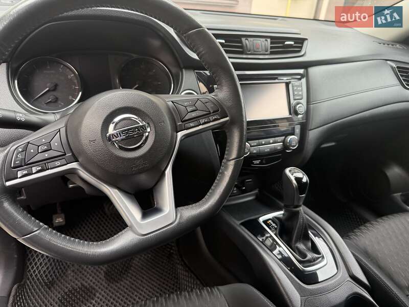 Внедорожник / Кроссовер Nissan Rogue 2017 в Виннице
