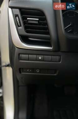 Позашляховик / Кросовер Nissan Rogue 2023 в Дніпрі