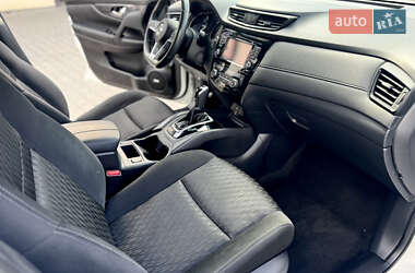 Внедорожник / Кроссовер Nissan Rogue 2017 в 