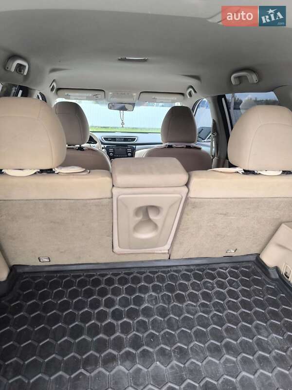 Внедорожник / Кроссовер Nissan Rogue 2015 в Ивано-Франковске