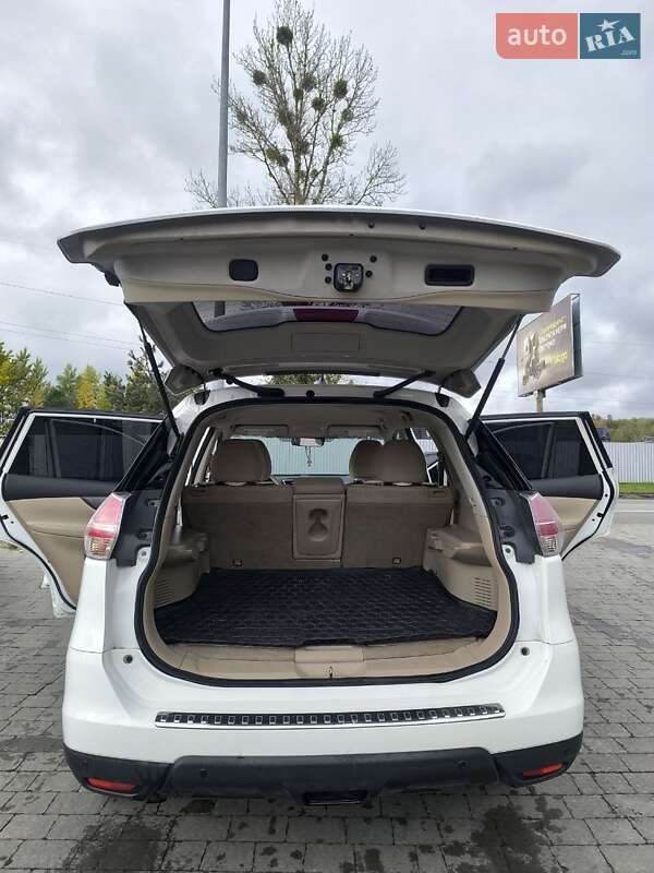 Внедорожник / Кроссовер Nissan Rogue 2015 в Ивано-Франковске