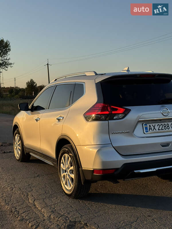 Внедорожник / Кроссовер Nissan Rogue 2016 в Днепре