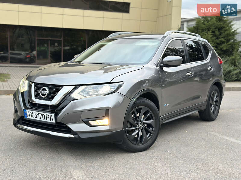 Позашляховик / Кросовер Nissan Rogue 2017 в  фото Позашляховик / Кросовер Nissan Rogue 2017 в