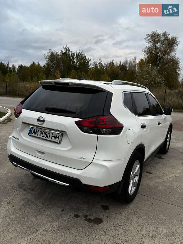 Внедорожник / Кроссовер Nissan Rogue 2018 в Коростене