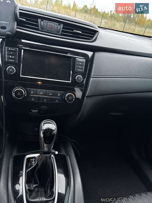 Внедорожник / Кроссовер Nissan Rogue 2018 в Коростене