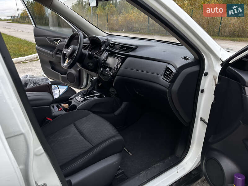 Внедорожник / Кроссовер Nissan Rogue 2018 в Коростене