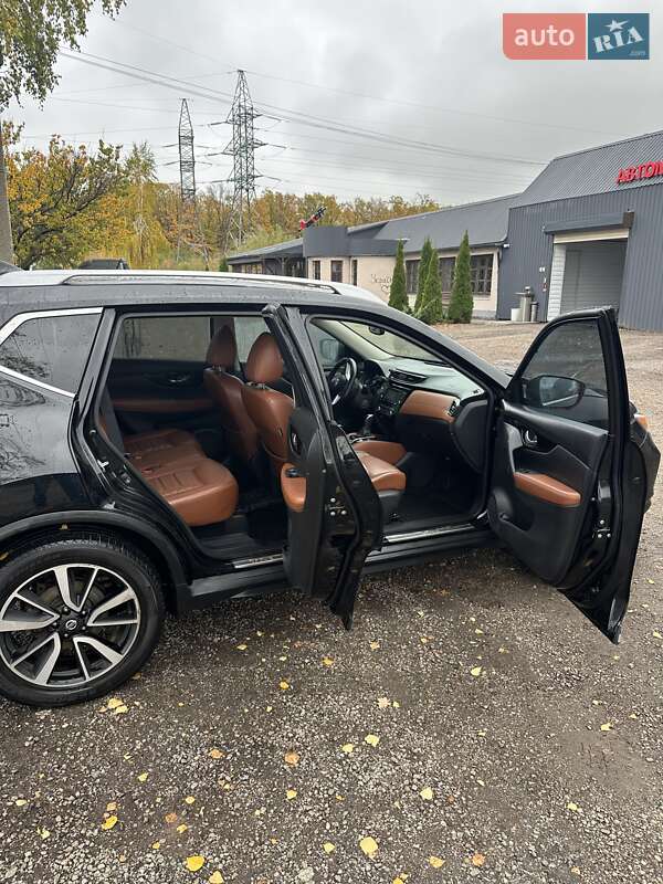 Внедорожник / Кроссовер Nissan Rogue 2018 в 