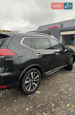 Внедорожник / Кроссовер Nissan Rogue 2018 в 