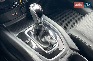 Внедорожник / Кроссовер Nissan Rogue 2018 в 