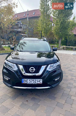 Внедорожник / Кроссовер Nissan Rogue 2017 в 