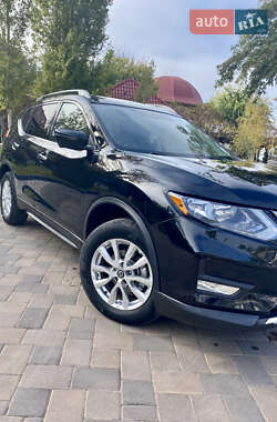 Внедорожник / Кроссовер Nissan Rogue 2017 в 
