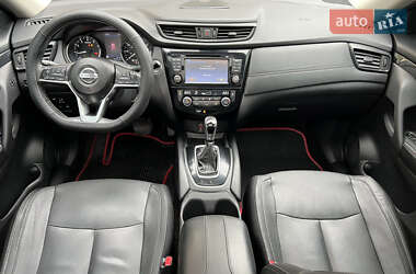 Внедорожник / Кроссовер Nissan Rogue 2017 в 