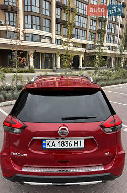 Внедорожник / Кроссовер Nissan Rogue 2017 в 