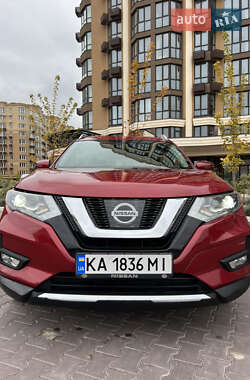 Внедорожник / Кроссовер Nissan Rogue 2017 в 