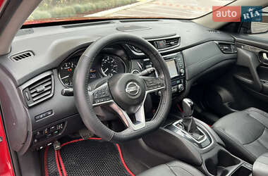 Внедорожник / Кроссовер Nissan Rogue 2017 в 