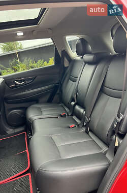 Внедорожник / Кроссовер Nissan Rogue 2017 в 