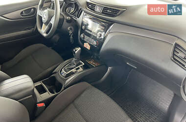 Позашляховик / Кросовер Nissan Rogue 2017 в  фото 7 Позашляховик / Кросовер Nissan Rogue 2017 в