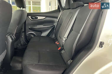 Позашляховик / Кросовер Nissan Rogue 2017 в  фото 16 Позашляховик / Кросовер Nissan Rogue 2017 в