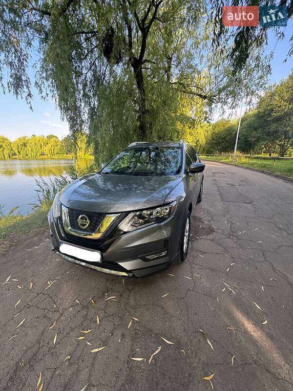 Внедорожник / Кроссовер Nissan Rogue 2017 в Ровно