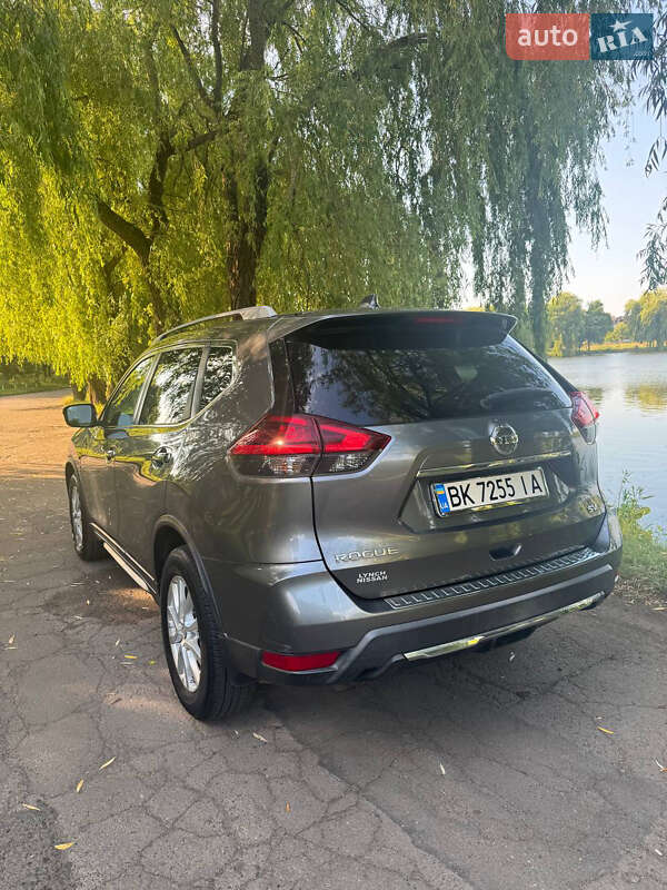 Внедорожник / Кроссовер Nissan Rogue 2017 в Ровно