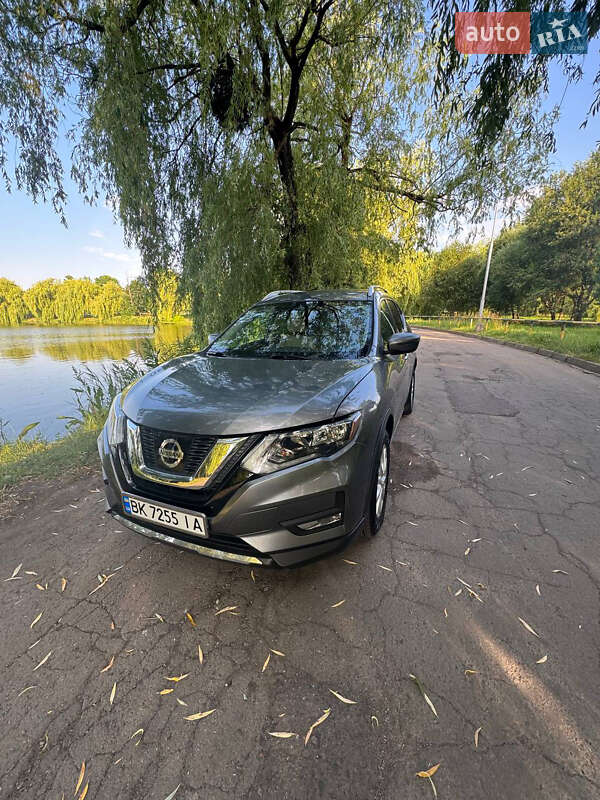 Внедорожник / Кроссовер Nissan Rogue 2017 в Ровно