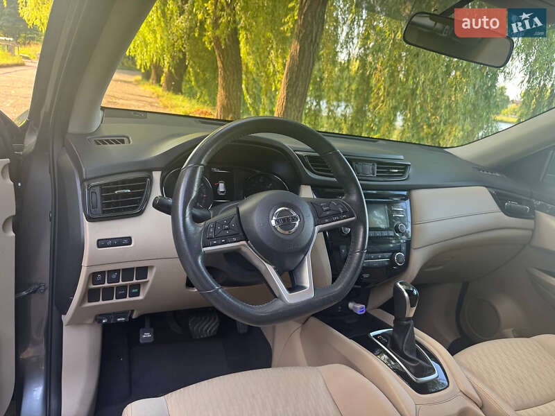 Внедорожник / Кроссовер Nissan Rogue 2017 в Ровно