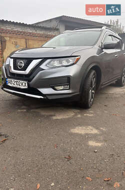 Внедорожник / Кроссовер Nissan Rogue 2017 в Виннице