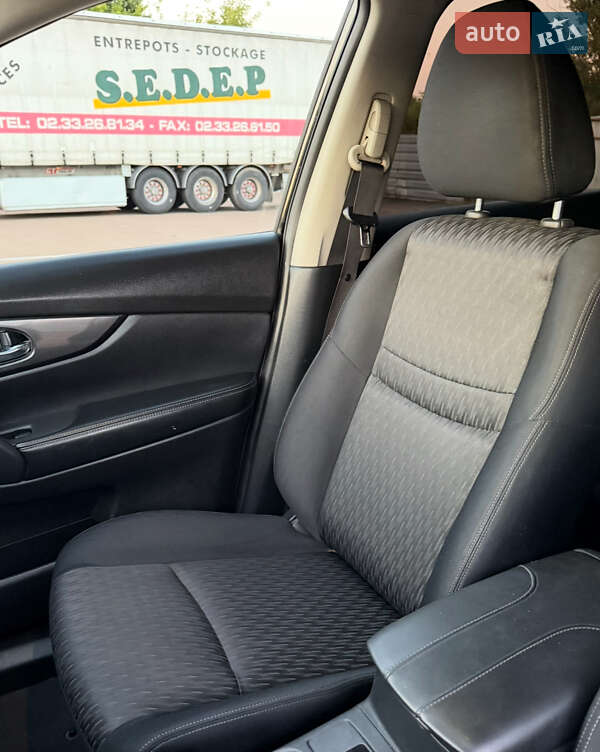 Внедорожник / Кроссовер Nissan Rogue 2016 в Ровно