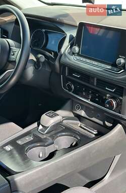 Внедорожник / Кроссовер Nissan Rogue 2023 в 