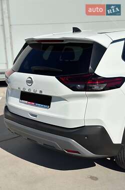Внедорожник / Кроссовер Nissan Rogue 2023 в 