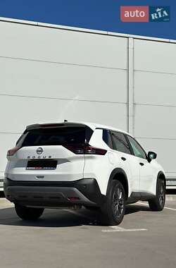 Внедорожник / Кроссовер Nissan Rogue 2023 в 