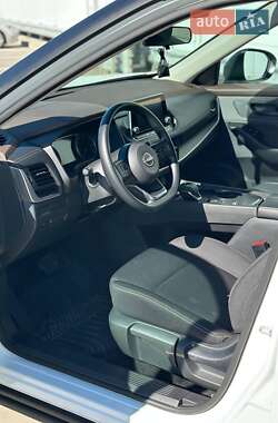 Внедорожник / Кроссовер Nissan Rogue 2023 в 