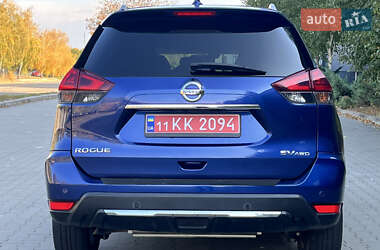 Внедорожник / Кроссовер Nissan Rogue 2018 в 