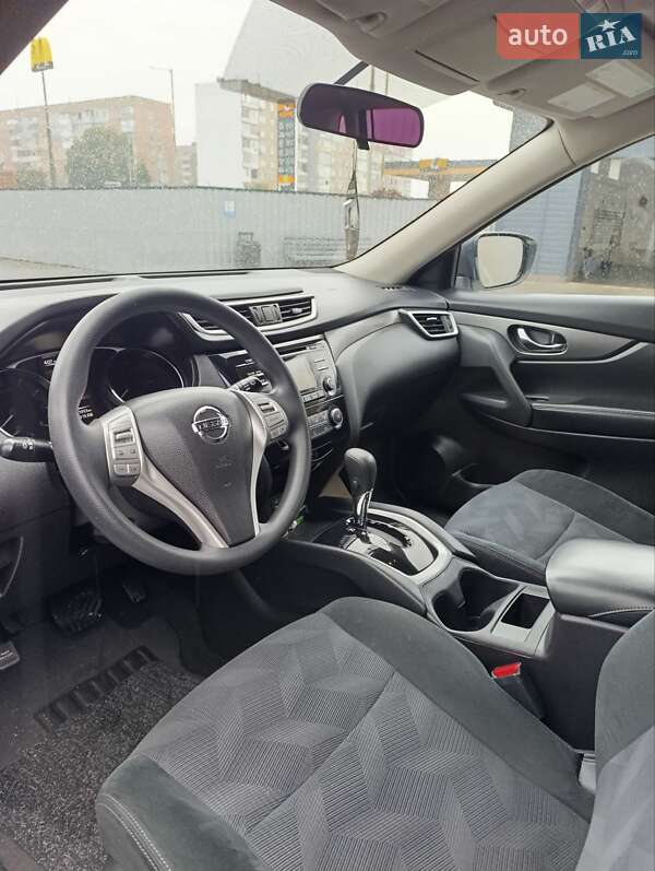 Внедорожник / Кроссовер Nissan Rogue 2016 в Александрие