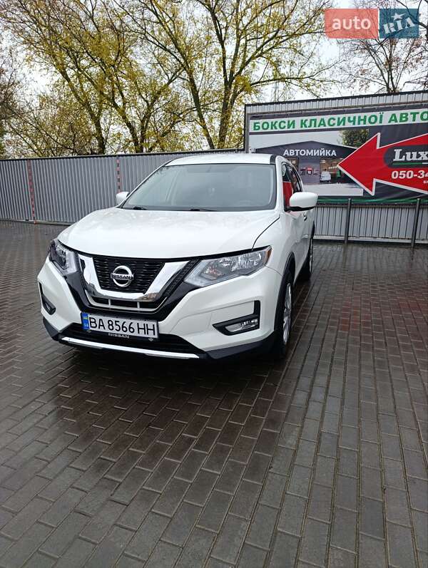 Внедорожник / Кроссовер Nissan Rogue 2016 в Александрие