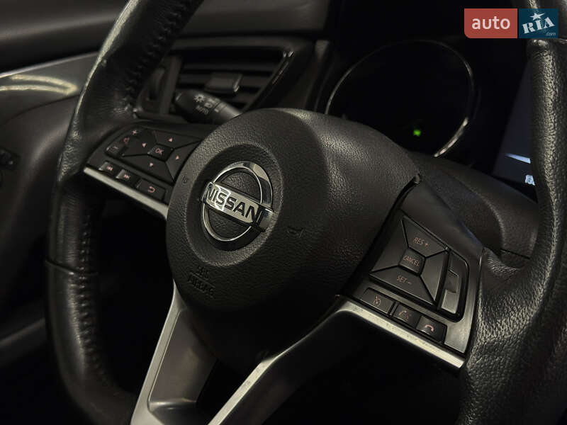 Позашляховик / Кросовер Nissan Rogue 2017 в Миколаєві