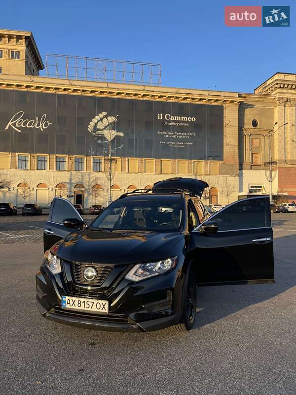 Внедорожник / Кроссовер Nissan Rogue 2017 в Глинном