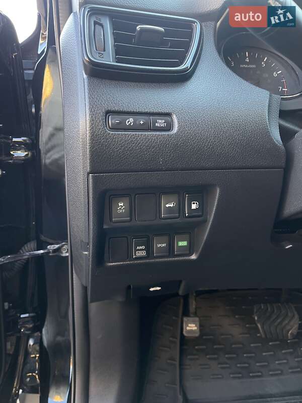 Внедорожник / Кроссовер Nissan Rogue 2017 в Глинном